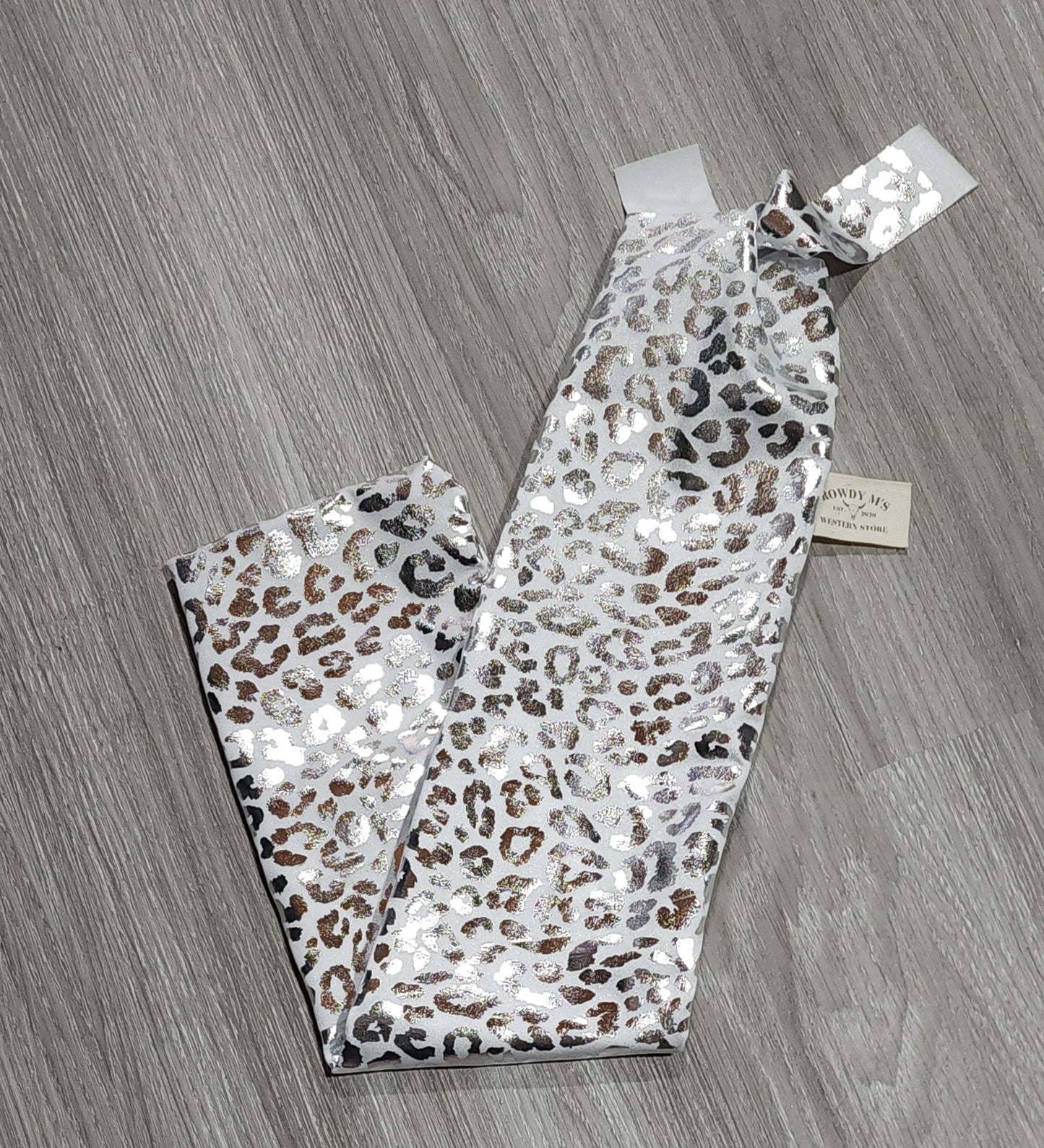 Silver/White Loud Leopard Tailbag image 0
