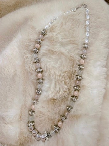THE SNOW WHITE NECKLACE