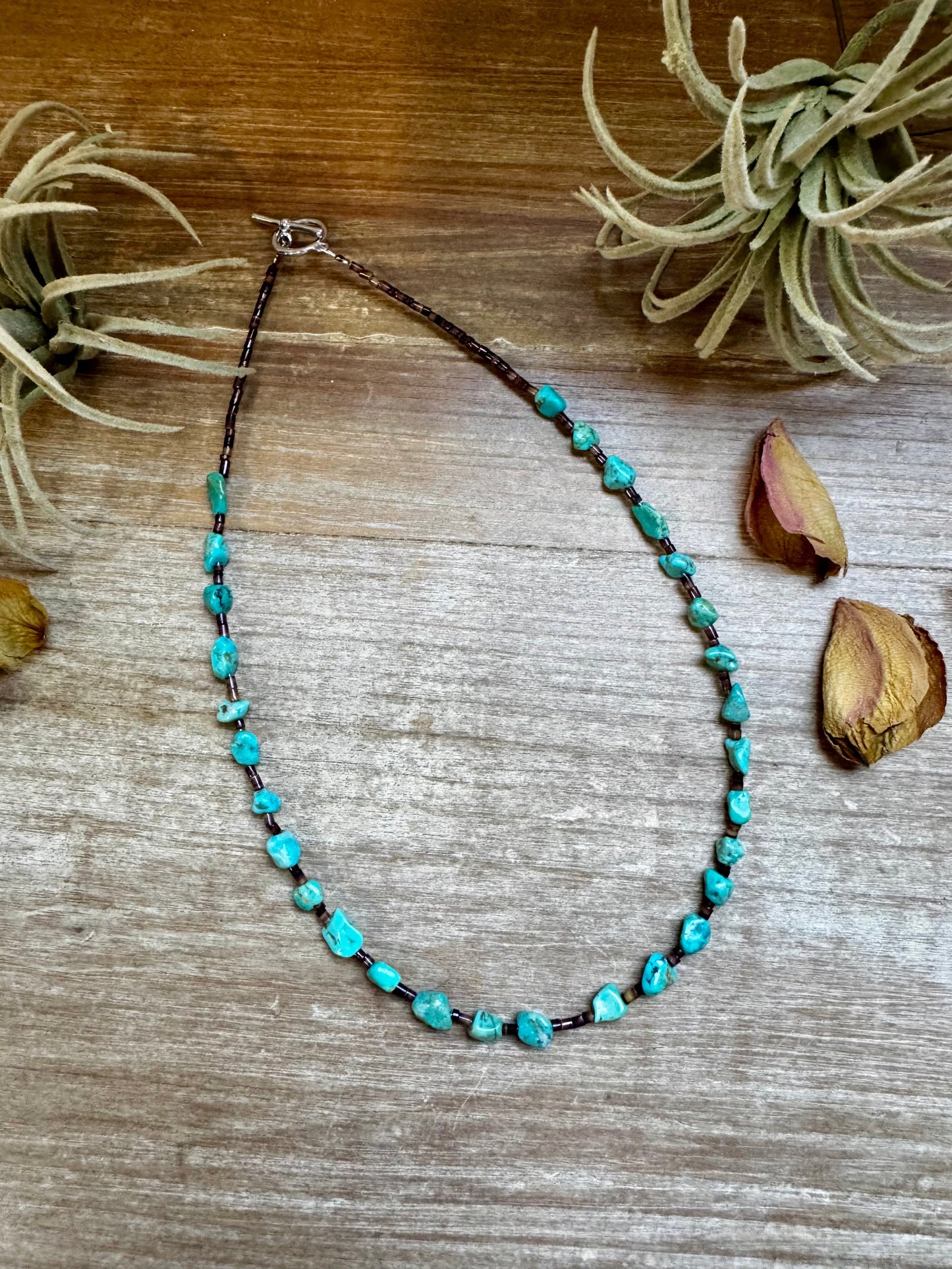 19" Turquoise and Shell Necklace – Bright Natural Stones