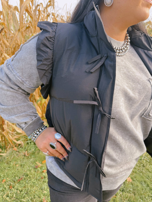 RUFFLE VEST (BLACK)