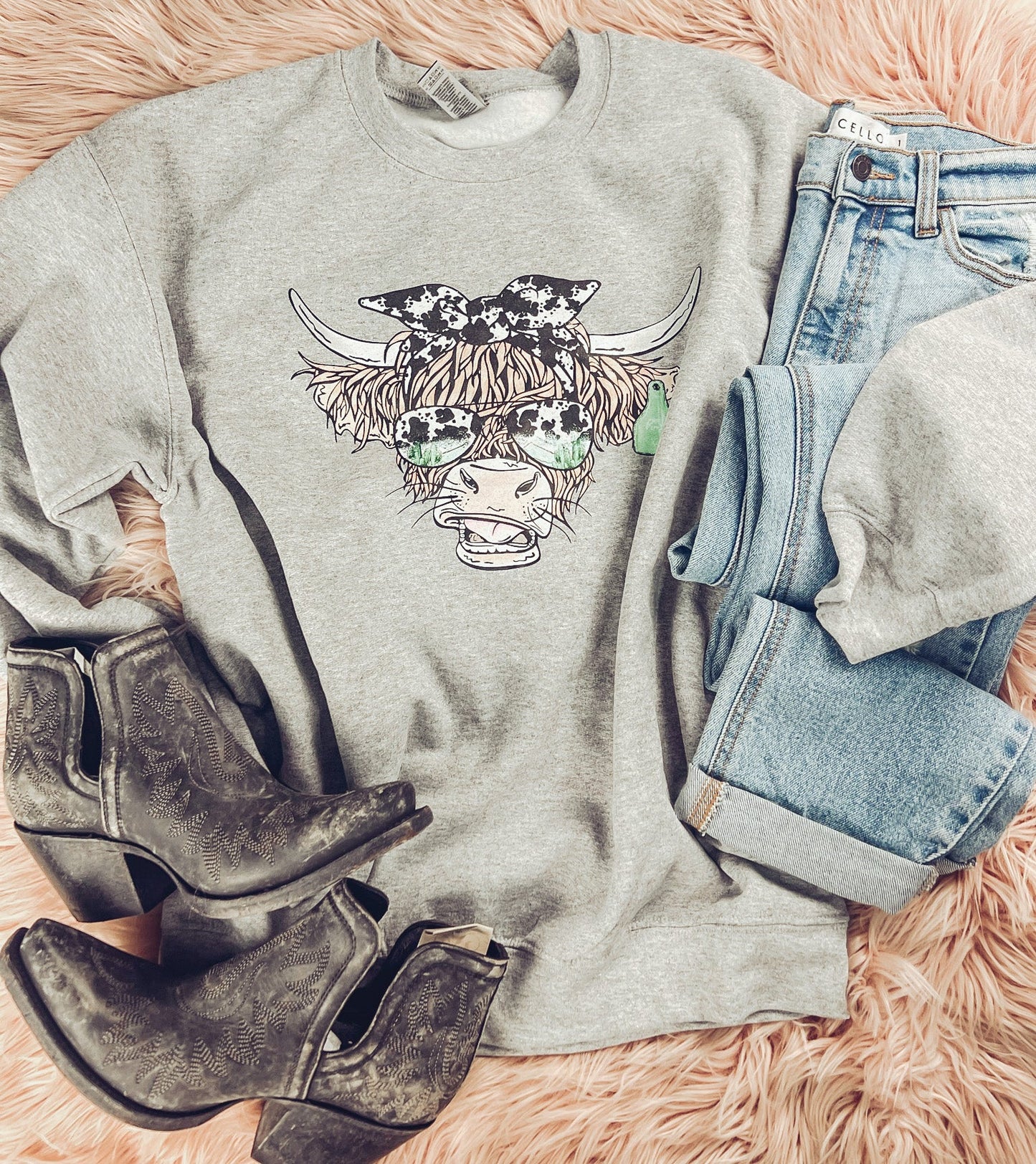 Sunglass Highlander - Graphic Top